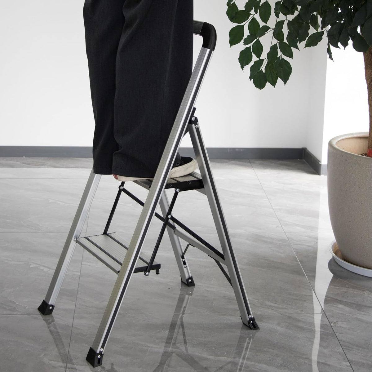 UZIRO Escalera plegable de aluminio 2 peldaños, antideslizante, con mecanismo antiplegado